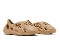 Yeezy Foam RNNR Clay Taupe - Adidas Sneaker, Detailansicht 9