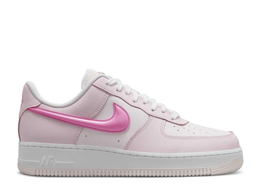 Nike Air Force 1 '07 LX con estampado de patas en color rosa perlado