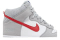Nike Dunk High SE GS Athletic Club - Light Smoke Grey Gym Red - Nike Sneaker, Detailansicht 4